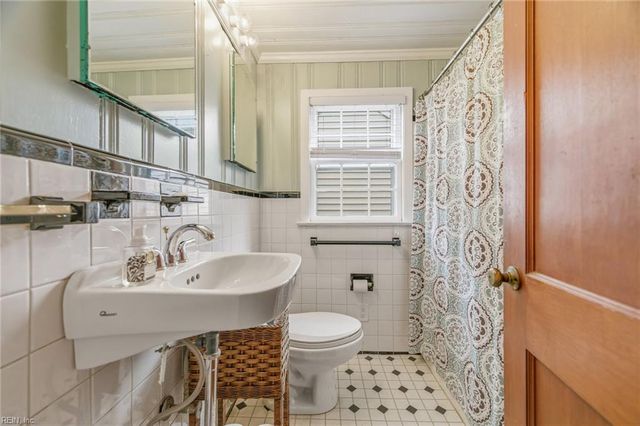 218 88th ST A, Virginia Beach, VA 23451