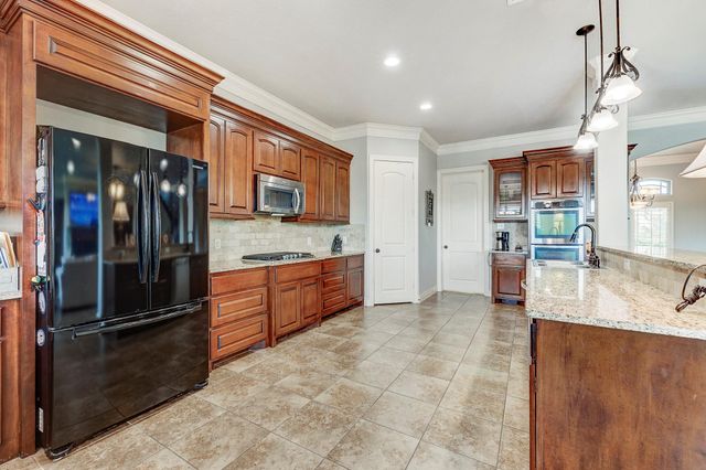 108 Waterstone Drive, Montgomery, TX 77356