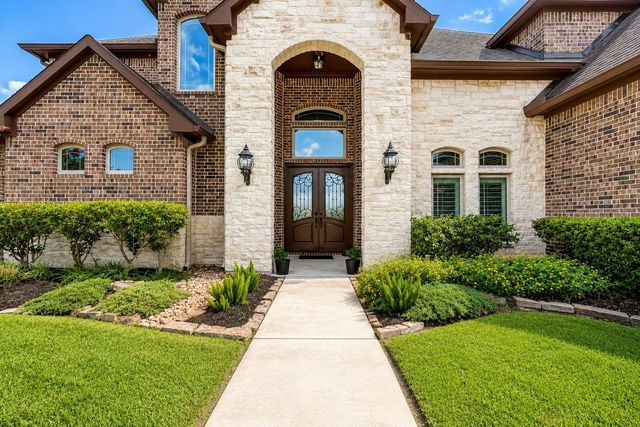 108 Waterstone Drive, Montgomery, TX 77356