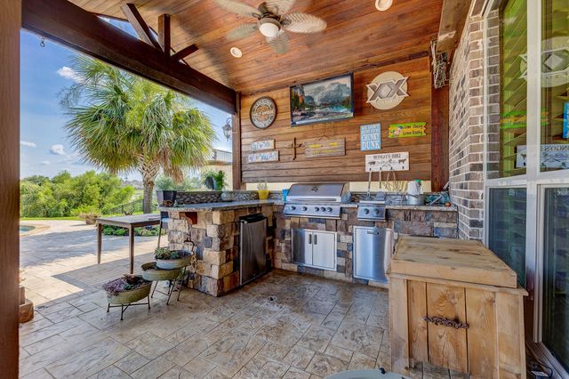108 Waterstone Drive, Montgomery, TX 77356