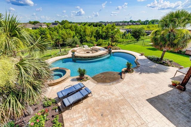 108 Waterstone Drive, Montgomery, TX 77356