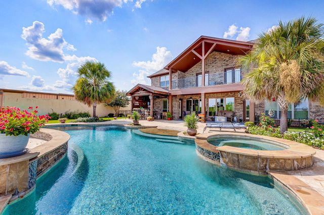 108 Waterstone Drive, Montgomery, TX 77356
