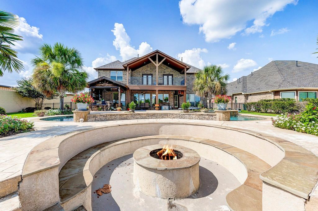 108 Waterstone Drive, Montgomery, TX 77356