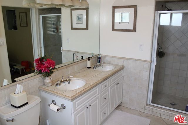 6629 W 87th Place, Los Angeles, CA 90045