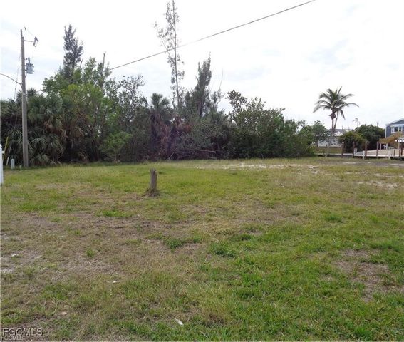 2947 Cussell DR, St James City, FL 33956