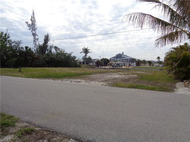 2947 Cussell DR, St James City, FL 33956