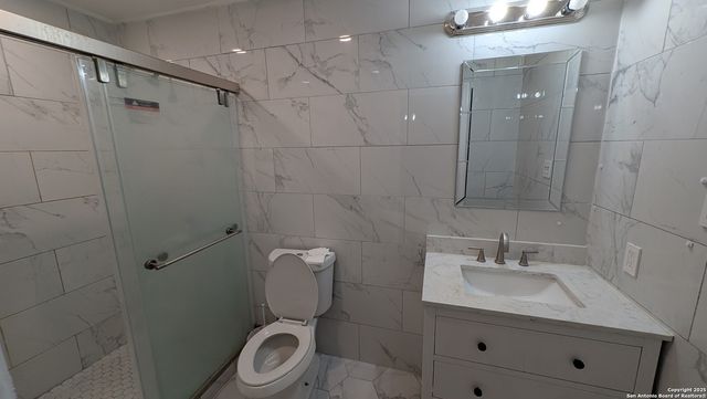 5915 Bronco Way, San Antonio, TX 78239