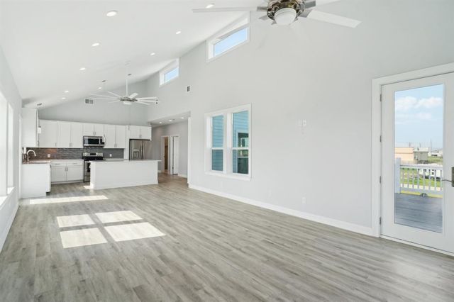 2115 Seahorse Lane, Port Bolivar, TX 77650