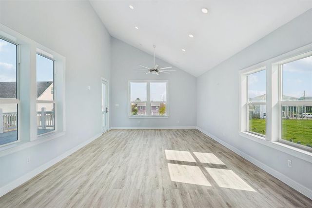 2115 Seahorse Lane, Port Bolivar, TX 77650
