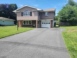 15 Prospect Ave, Hamburg Boro, NJ 07419