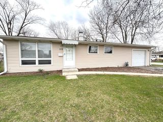 133 Golfview Lane, Carpentersville, IL 60110