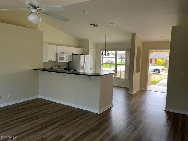 1808 SW 2nd PL, Cape Coral, FL 33991