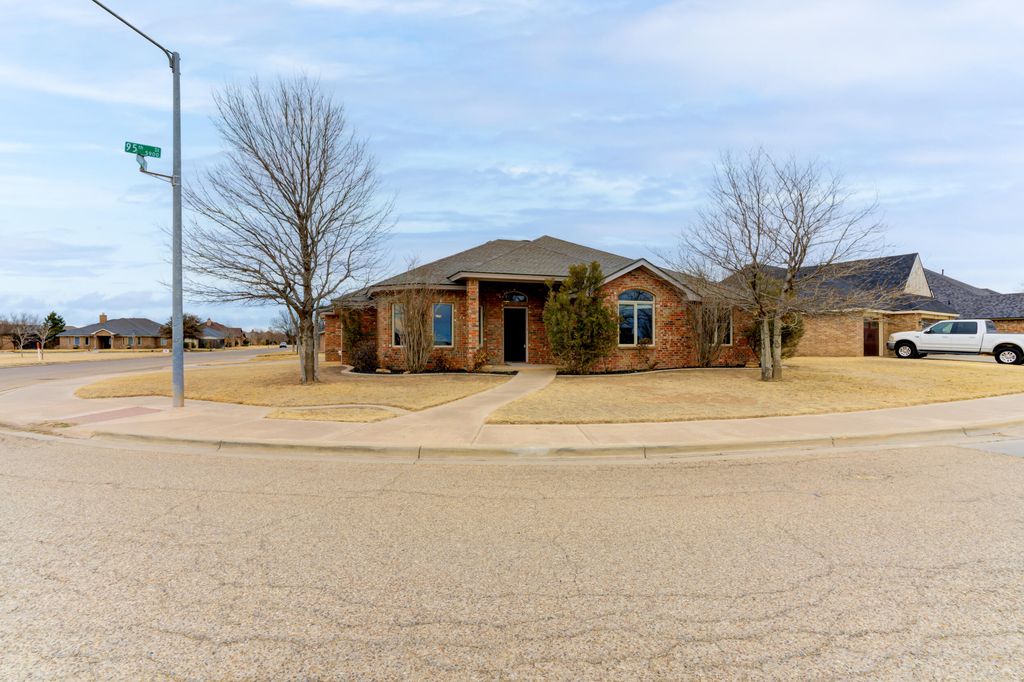 5914 95th Street, Lubbock, TX 79424