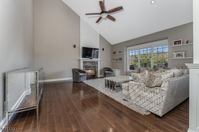 2 Elm Dr, Clinton Twp., NJ 08809