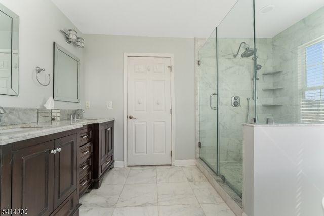 2 Elm Dr, Clinton Twp., NJ 08809
