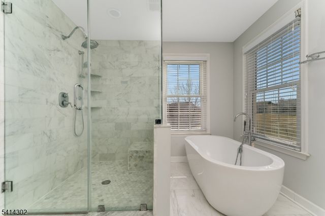 2 Elm Dr, Clinton Twp., NJ 08809