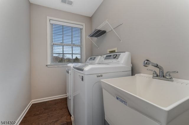 2 Elm Dr, Clinton Twp., NJ 08809