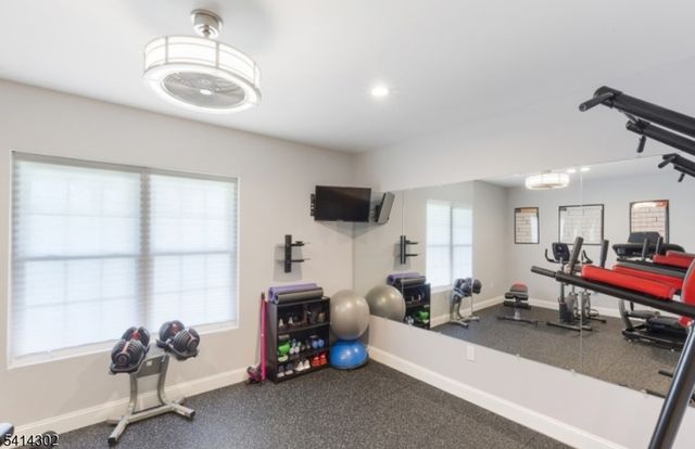 2 Elm Dr, Clinton Twp., NJ 08809