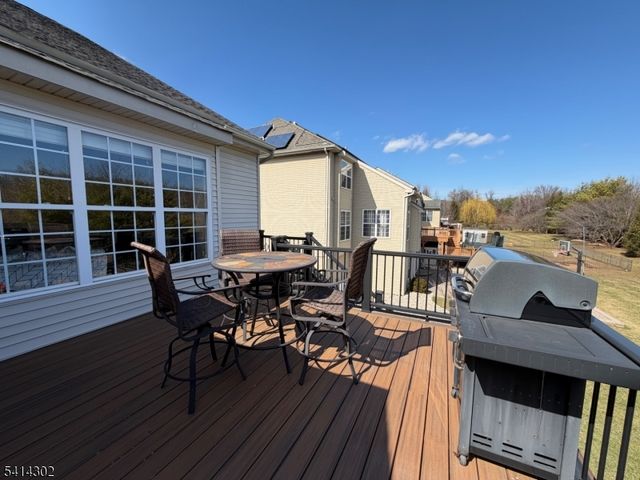 2 Elm Dr, Clinton Twp., NJ 08809