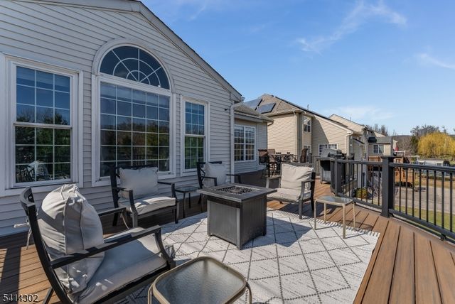 2 Elm Dr, Clinton Twp., NJ 08809