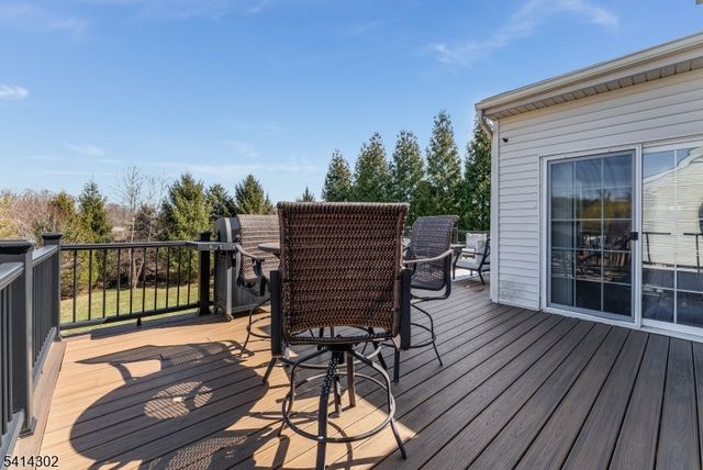 2 Elm Dr, Clinton Twp., NJ 08809
