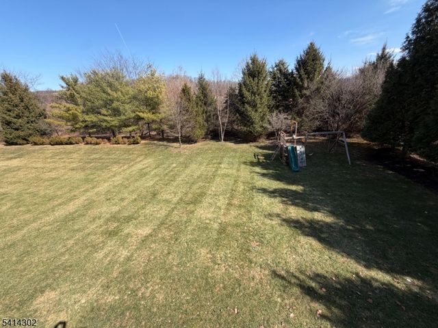 2 Elm Dr, Clinton Twp., NJ 08809