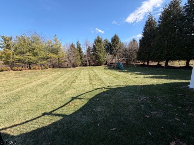 2 Elm Dr, Clinton Twp., NJ 08809
