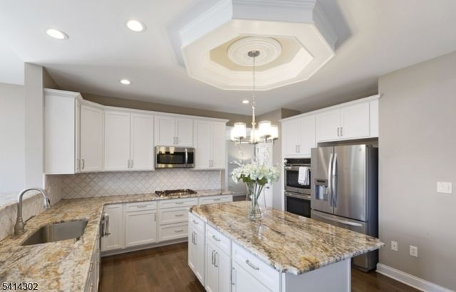 2 Elm Dr, Clinton Twp., NJ 08809