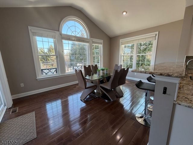 2 Elm Dr, Clinton Twp., NJ 08809