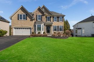 2 Elm Dr, Clinton Twp., NJ 08809