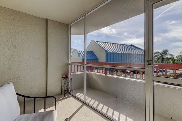 2333 FEATHER SOUND DRIVE B211, Clearwater, FL 33762