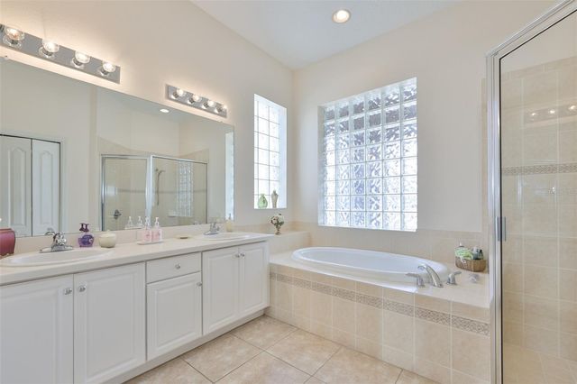 1049 REGAL MANOR WAY, Sun City Center, FL 33573