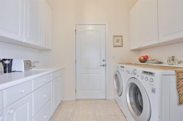 1049 REGAL MANOR WAY, Sun City Center, FL 33573