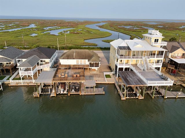 109 Fm-2031, Matagorda, TX 77457