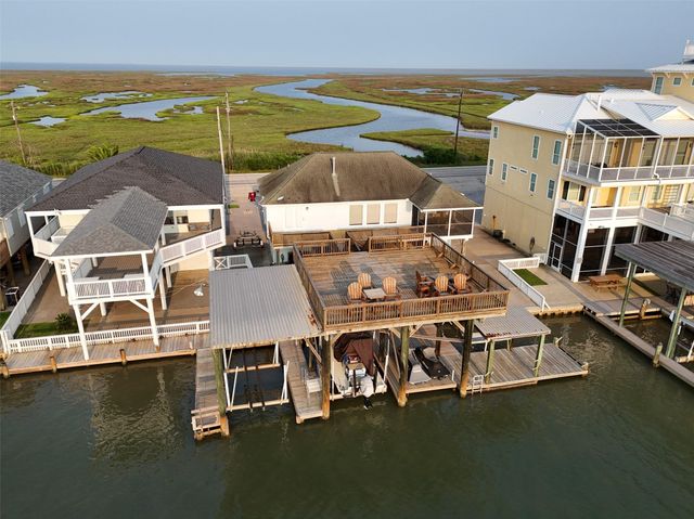 109 Fm-2031, Matagorda, TX 77457