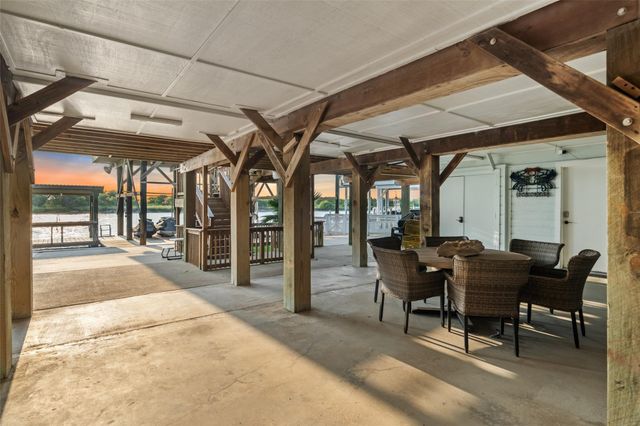 109 Fm-2031, Matagorda, TX 77457