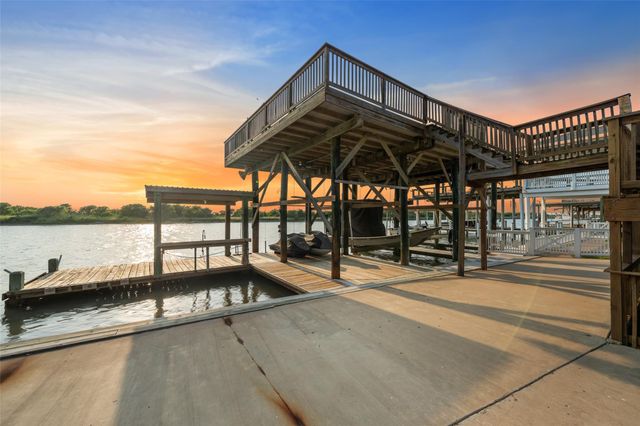 109 Fm-2031, Matagorda, TX 77457