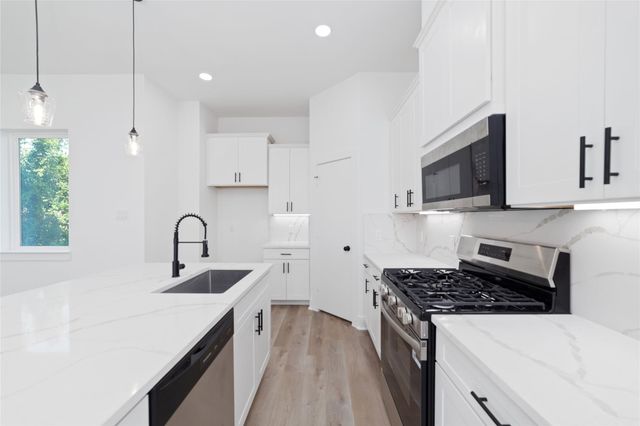 812 Elkhart Street E, Houston, TX 77091