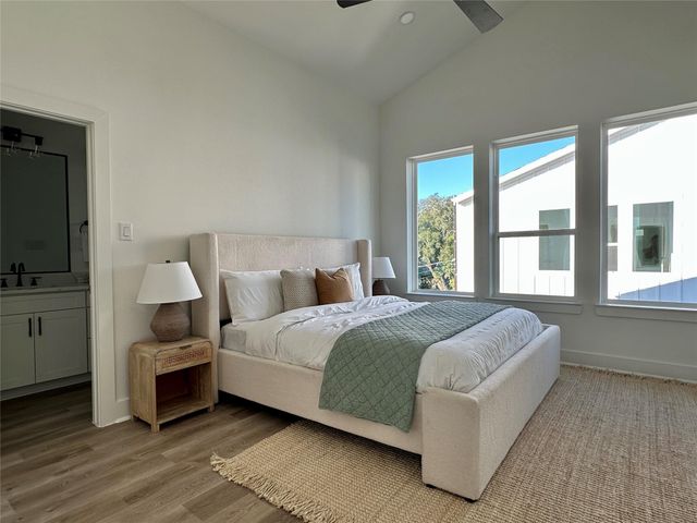 812 Elkhart Street E, Houston, TX 77091