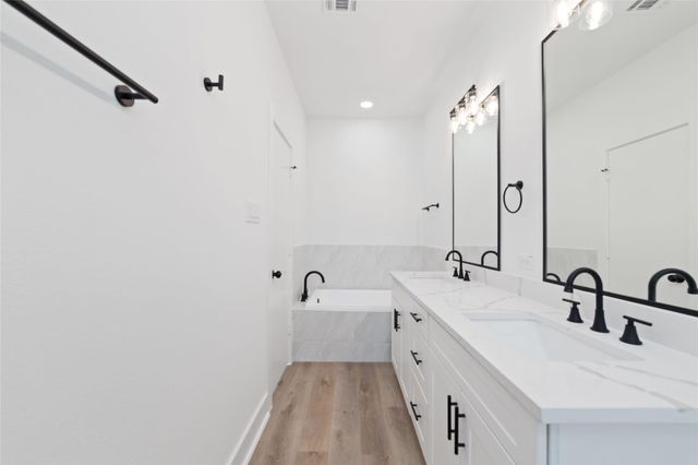 812 Elkhart Street E, Houston, TX 77091