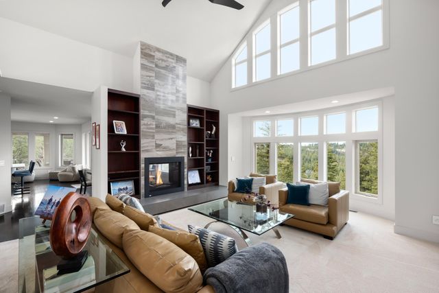 1517 E Wildflower Ln, Spokane, WA 99224