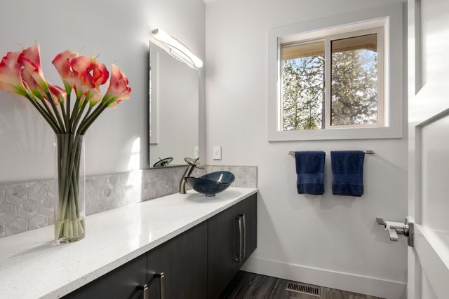 1517 E Wildflower Ln, Spokane, WA 99224