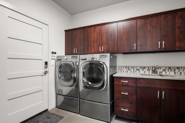 1517 E Wildflower Ln, Spokane, WA 99224