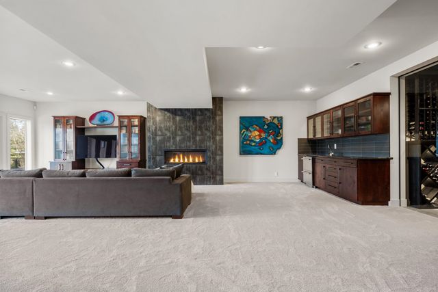 1517 E Wildflower Ln, Spokane, WA 99224