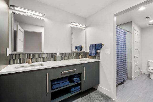 1517 E Wildflower Ln, Spokane, WA 99224