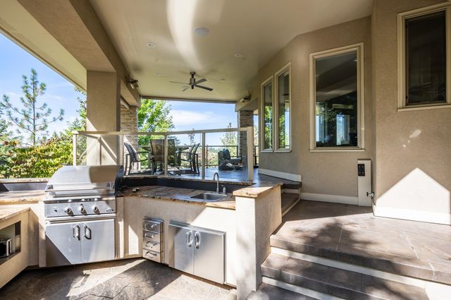 1517 E Wildflower Ln, Spokane, WA 99224