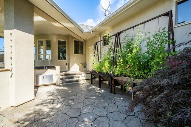 1517 E Wildflower Ln, Spokane, WA 99224