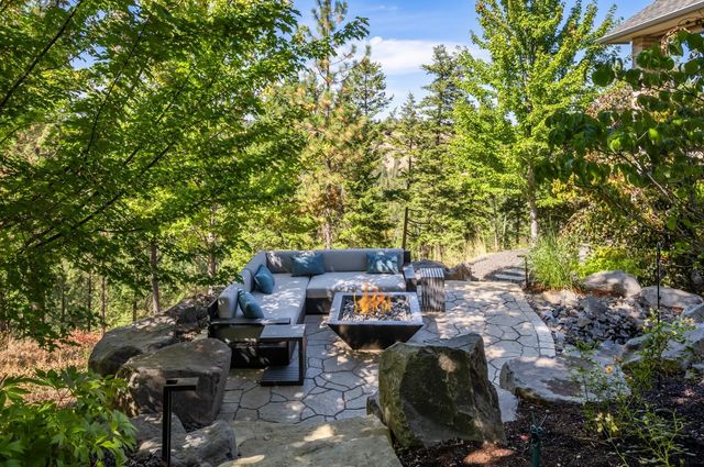 1517 E Wildflower Ln, Spokane, WA 99224