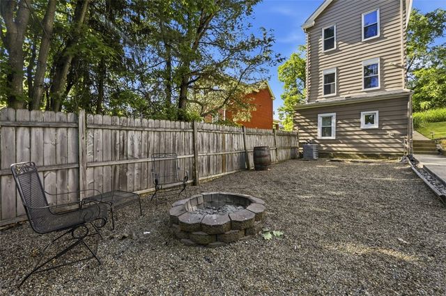 2517 Wiese St, Arlington, PA 15210
