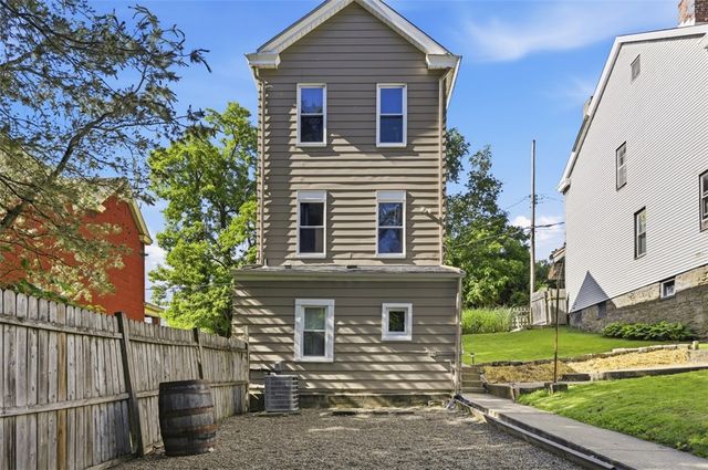 2517 Wiese St, Arlington, PA 15210